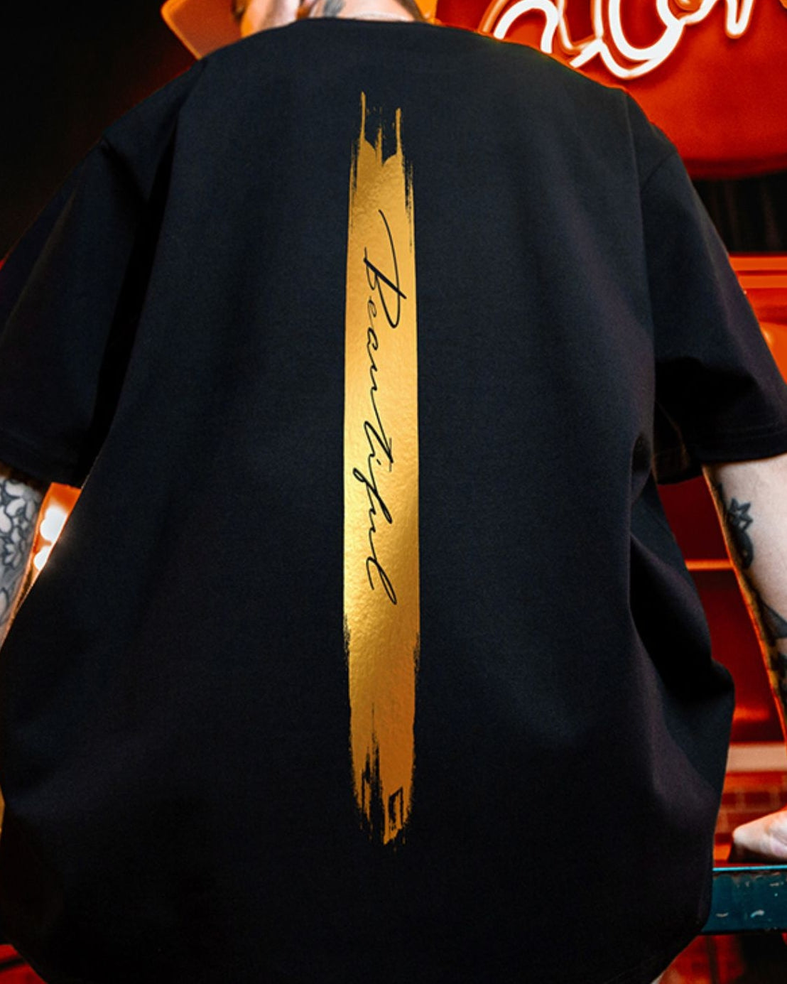 ゴールドラインアートグラフィック半袖Tシャツ U2486