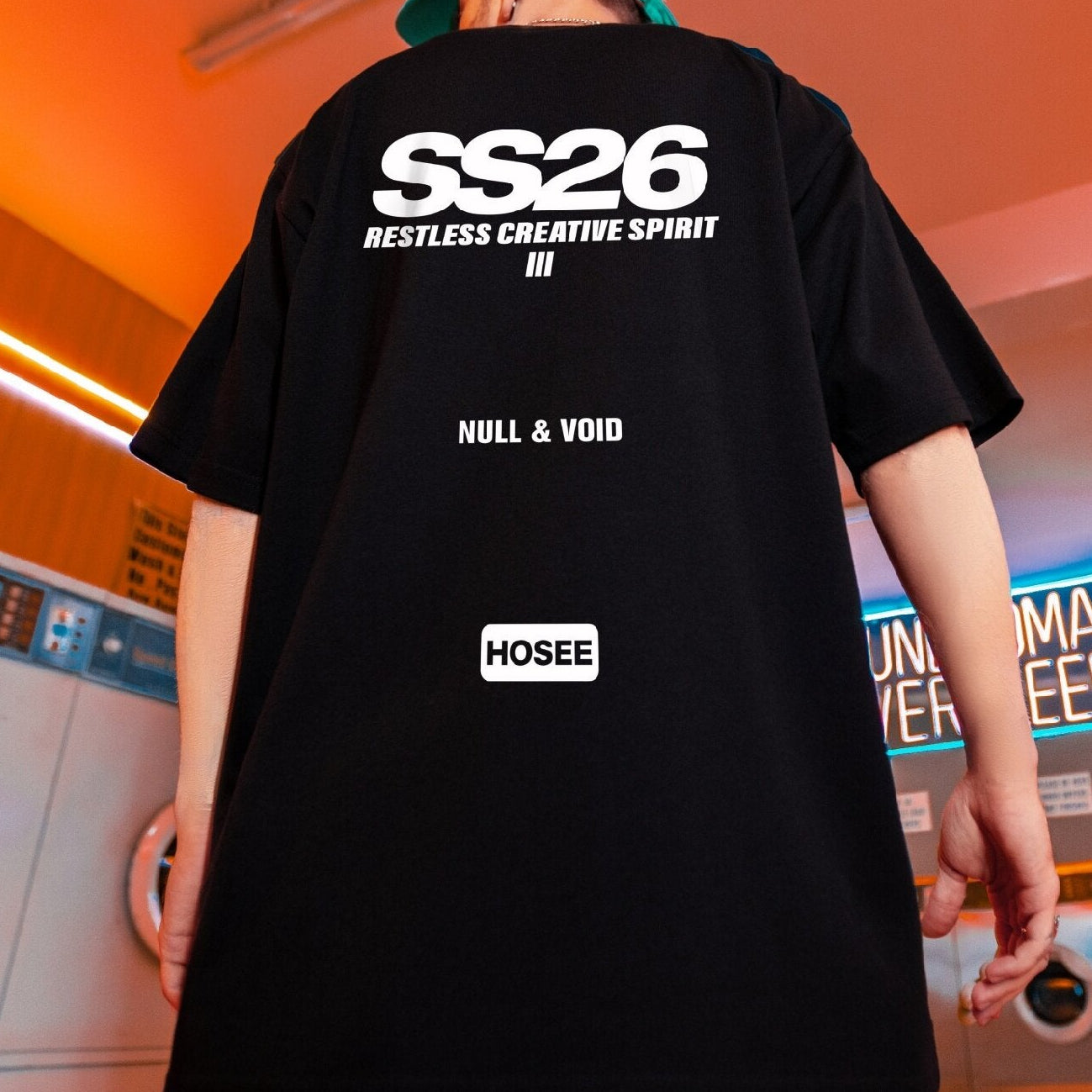 グラフィックバックプリント半袖Tシャツ U2576