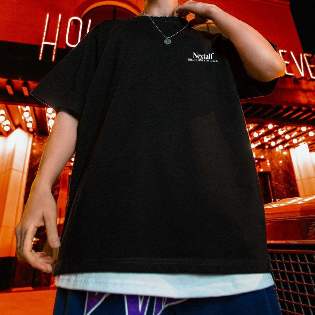 【OUTLET/即納】グラフィックバーティカルラインプリント半袖Tシャツ U2579