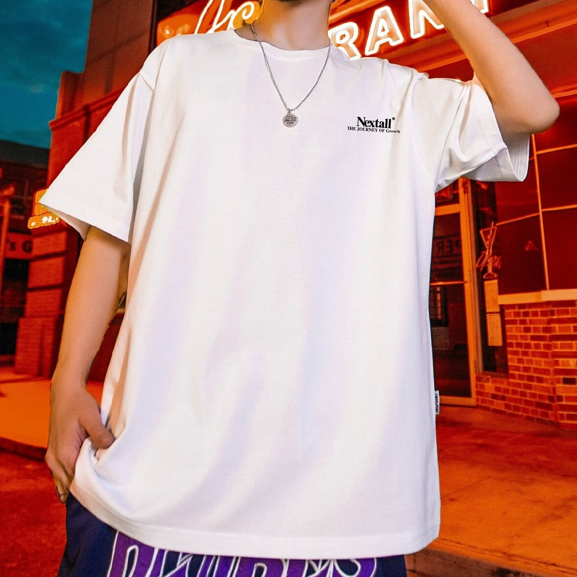 【OUTLET/即納】グラフィックバーティカルラインプリント半袖Tシャツ U2579